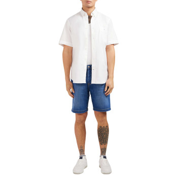 Chemise en coton blanche avec coupe regular fit col américain et manches courtes