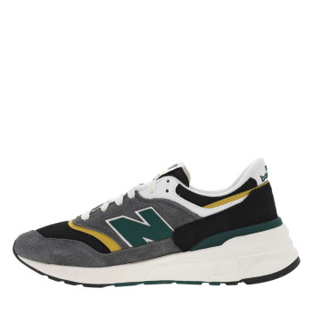 Baskets running noires, vertes et grises avec patch vert et lacets plats blancs