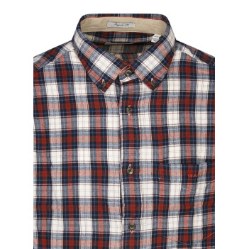 Chemise en coton rouge à carreaux avec un col à revers boutonné