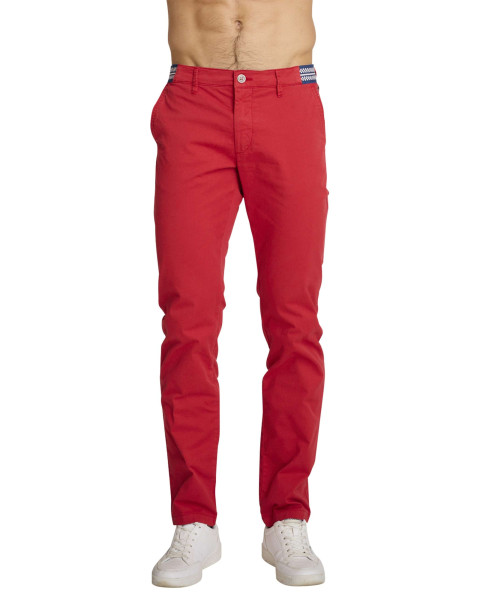 Jean en coton rouge à coupe...