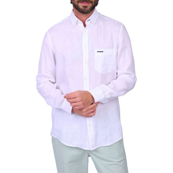 Chemise en lin blanche unie avec une coupe droite et un col boutonné