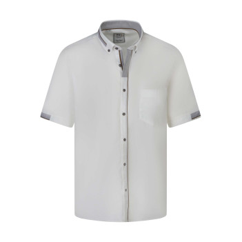Chemise écrue unie avec une coupe droite et un col américain