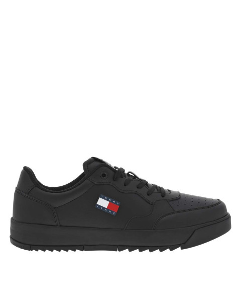 Baskets noires avec une...