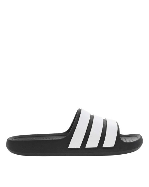 Claquettes noires avec des...