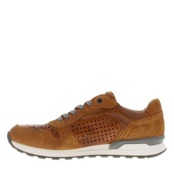 Sneakers en cuir brun à talon plat et à lacets plats et trous d'aération carrés