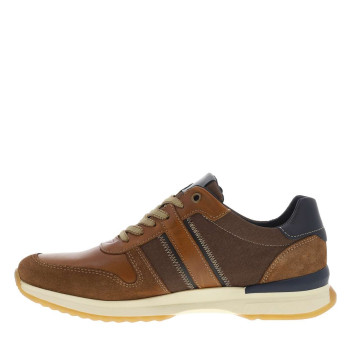 Sneakers en cuir camels et marrons avec des surpiqûres beiges à semelle plate