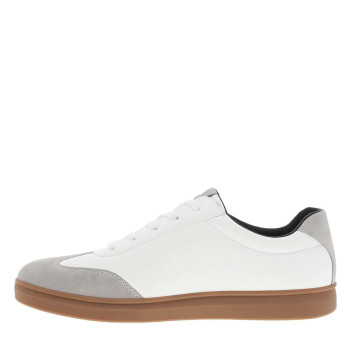 Baskets blanches à talon plat avec lacets et logos de la marque