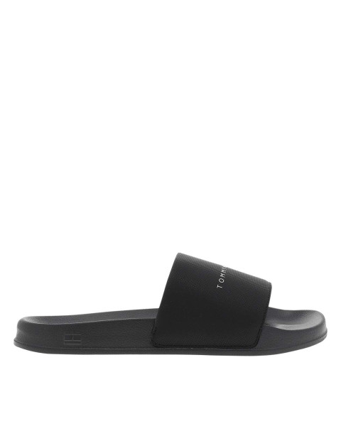 Claquettes noires avec un...