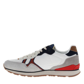 Baskets running en cuir blanches avec un talon plat et des lacets