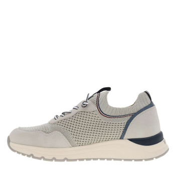 Baskets running ivoire avec un talon plat et des lacets élastiqués