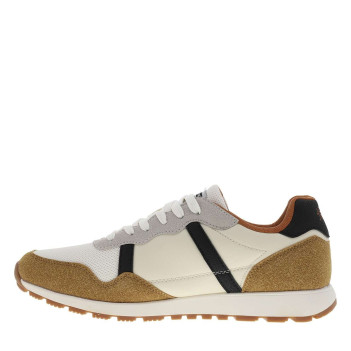 Baskets running blanches à talon plat avec des lacets et une semelle crantée