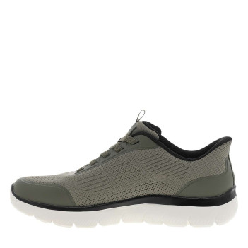 Baskets olive avec une semelle plate et une fermeture à slip-on