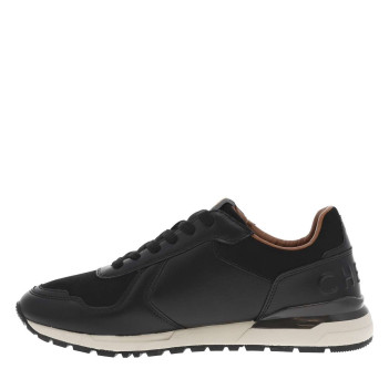 Baskets running noires à talon plat avec des lacets et logo cousu
