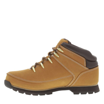 Bottines en cuir nubuck miel avec un talon plat et des lacets ronds