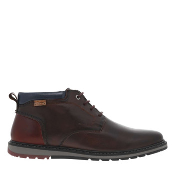 Bottines en cuir moka à talon plat avec des lacets ronds tressés