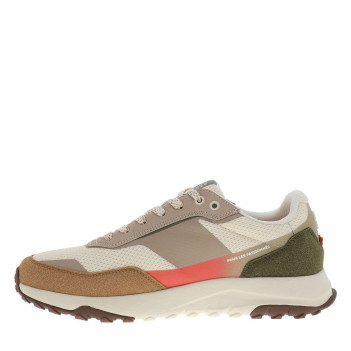 Baskets running beige à talon plat avec un patch de la marque sur la languette