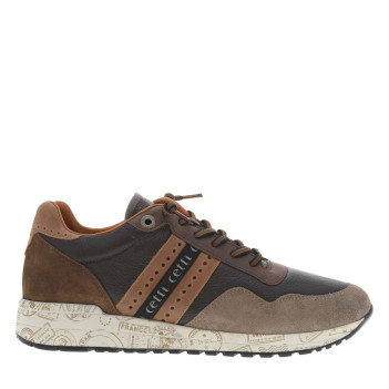 Baskets en cuir café avec un talon plat imprimé à fermeture slip-on